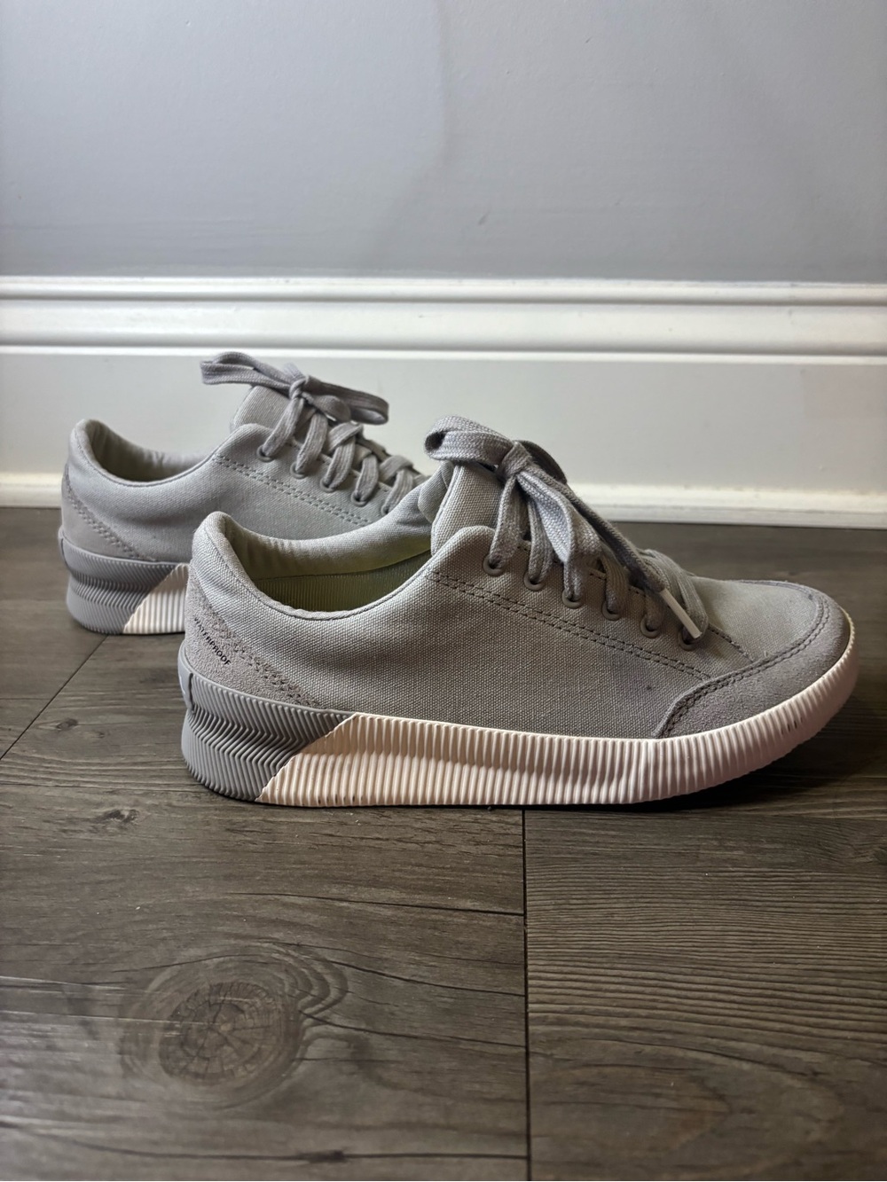 Sorel Light Gray Casual Canvas Sneakers - Low Top